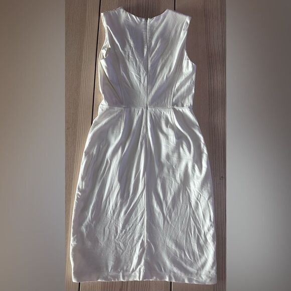 Banana Republic Sleeveless Bodycon structured dress in off white - Size 2 - Picture 4 of 6